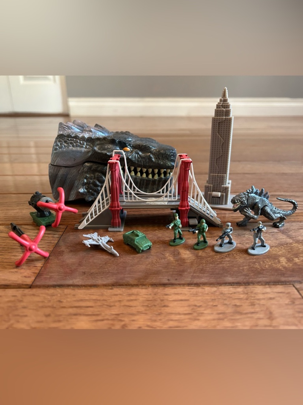 Trendmasters 1998 Godzilla micro world play set